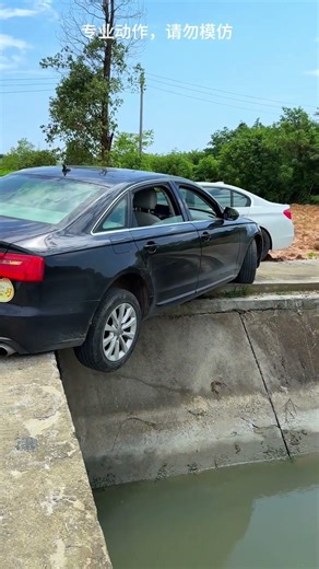 A Novice Driver With The Wheels Off The Ground, And His Skills Are Amazing!