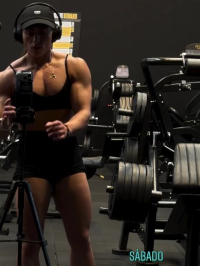 Maria Espinosa#musclemommy #volimzenerazvijene #bodybuilding #pecs #fbb