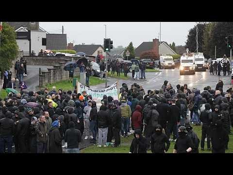 Northern Ireland: 2,000 protesters block disputed Portadown march