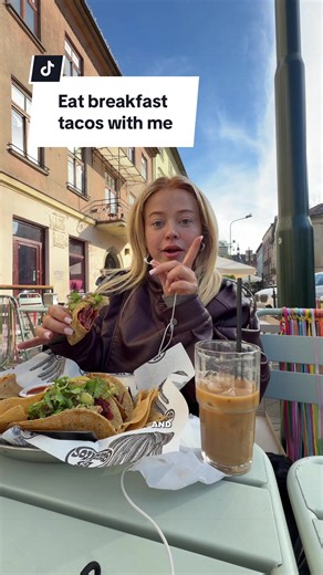 Vegan Breakfast Tacos in Krakow: A Travel Vlog & Mukbang 🌮