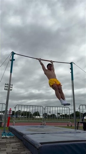 SEA Games gold medalist EJ Obiena jumps on the 'Maui Wowie' trend | GMA Integrated News