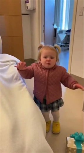 I WAS THE BABY! 😂🎁👶#shorts #baby #funnybaby