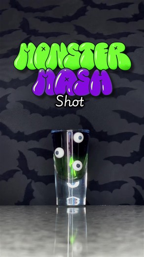 Monster Mash Shot 👁️ Apple Sourz & Grape AU Vodka. #halloweendrinks #halloweencocktails #shots #halloweentok