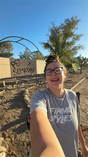 Halloween Front Yard Decoration Ideas: Pet Sematary & Zombie Zone