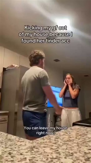 A guy found out his girlfriend had an active Tinder profile and kept posting new photos. He waited for her to come home and asked: “Is there something you want to tell me?” She said “no” at first. He felt something was off, so he asked, “What’s your deal with Drew Collins?” She denied it initially, but eventually the truth came out. When he confronted her about the 4-year relationship, she defended herself by saying: “It’s your fault! You’re aggressive toward me and you provoke me.” He kicked he
