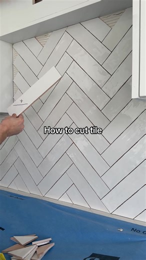 How to cut a kitchen tile herringbone pattern #tileguy #wow #grout #tile #construction