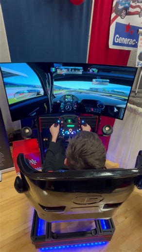 People were able to try out the racing simulator at the @TheFentonChamber Expo event!