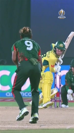 A no look six from Phoebe Litchfield 🥶 Watch #AUSvBAN LIVE in your region, #CWC25 broadcast details here ➡️ http://bit.ly/46IKZtI | ICC - International Cricket Council