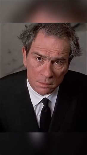 trailerzzz on Instagram: "Follow @trailerzbond007 for such movies and TV series content 🎬 Movie Name: 👽 Men in Black 👽 📖 About: Cool, clever, and effortlessly fun — Men in Black imagines a version of Earth where aliens blend in, paperwork matters, and memory wipes are standard procedure. When sharp-witted cop James Edwards is recruited into a clandestine agency, he partners with the unflappable Agent K, whose calm professionalism hides years of cosmic secrets. The film’s magic comes from its