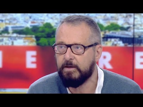 Livre brûlé par un député LFI : "Il veut juste plaire à son gourou Mélenchon" (Joseph Macé-Scaron)