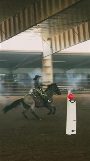 Insane Barrel Racing Skills! 🤯 Horse & Rider's Perfect Turn 🐎🔥 #Shorts #viral #usa #horseriding