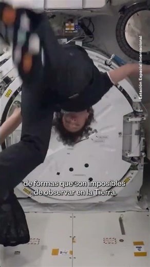 Una astronauta realizó pruebas con el balón del Mundial 2026 en gravedad cero