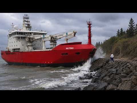 35 Most Terrifying Moments When Boats and Ships Crash Into Rocks Caught On Camera, Ep 2
