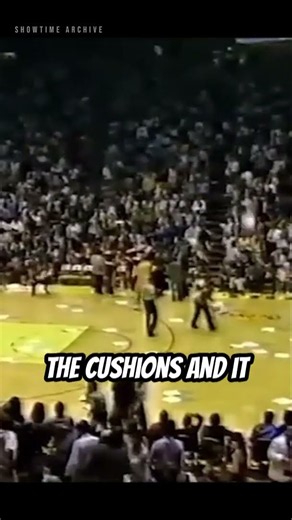 It’s Snowing at the Forum! 😂 Fans Throw Cushions Onto the Court