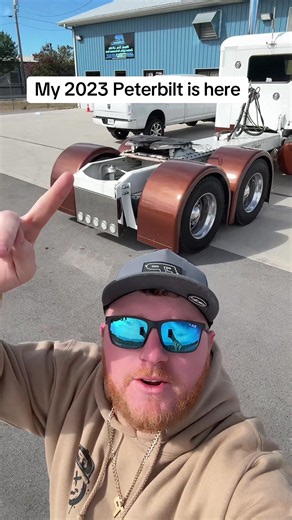 Blake Fitzgerald (@hblakefitz)’s video of peterbilt