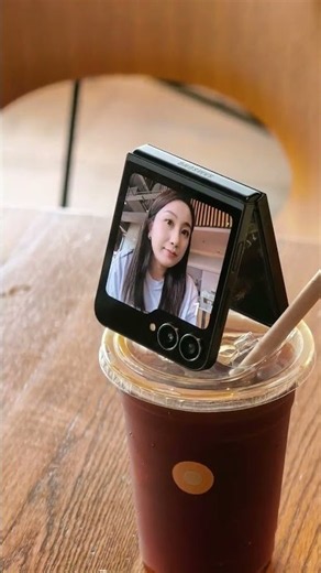 SAMSUNG Galaxy Z Flip 8 UNBOXING – First Look & Hands-On | New Flip Phone 2026