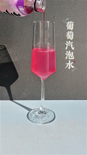今日份微醺🍸「戀人未滿」一半清醒一半心動， 這杯戀人未滿送給所有意難平 #調酒日記 #便利店調酒 #微醺時刻 #浪漫雞尾酒 #國慶出門玩就這樣發朋友圈