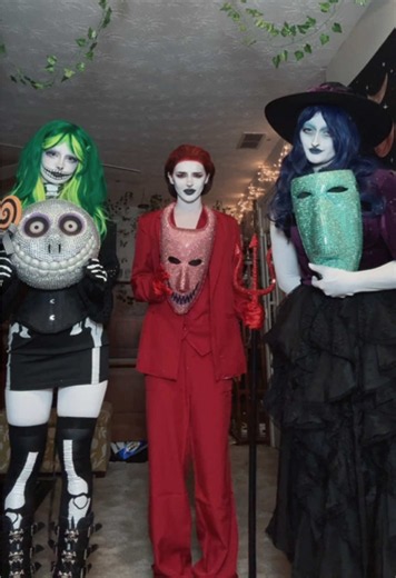 part 30 of iconic halloween costume ideas! (trio edition) #halloweencostume #lockshockandbarrel #nightmarebeforechristmas #jackskellington #cosplay matching inspo tim burton spooky makeup