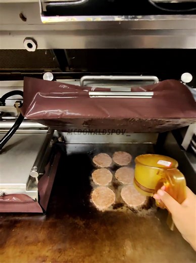 Work with me on grill station at McDonald’s #fyp #foryoupage #mcdonalds #trending #viral #viral