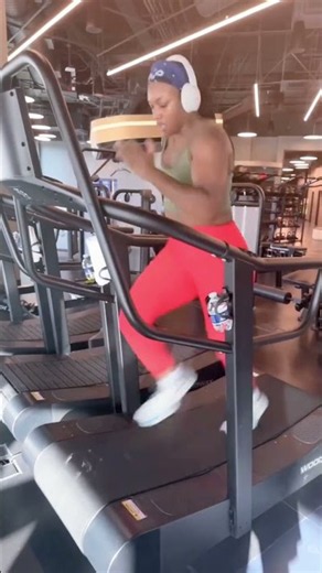 Claressa Shields REVEALS the Fighter She Thinks Could Become Women’s Boxing’s NEXT SUPERSTAR!#boxing