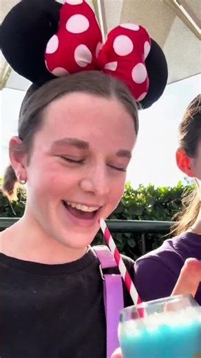 Annual passholder blue raspberry slush review - #Epcot festival of the Holliday