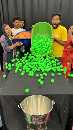Amazing Green or Red Ping Pong Ball Fall Challenge, Who win?