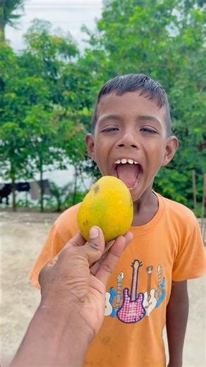 Raju eats mangoes. 🥭😱 #shorts #viralraju #funny #comedy #rajurvideo