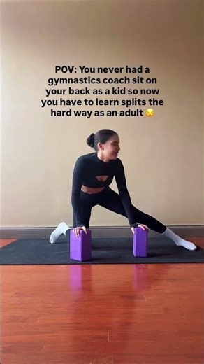 THIS is what splits training looks like at 38 😅 Every time I ask someone who has the splits HOW