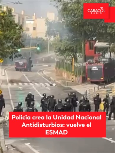 #ServicioInformativo | La Policía Nacional creó la Unidad Nacional Antidisturbios y mantuvo la denominación Escuadrón Móvil Antidisturbios (ESMAD) para la dependencia encargada de ejecutar las operaciones en manifestaciones públicas y escenarios de alteración del orden público, de acuerdo con la Resolución 03226 del 13 de octubre de 2026. 🔗 Más detalles en caracol.com.co #CaracolRadio #Policía #ESMAD