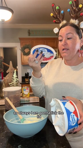 Let's do one more holiday recipe and make Pineapple and Pecan Dip! I'll add the grocery list below. | Mississippi Kween