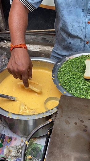 King of Bread Pudla in Mumbai | Indian Street Food | Indian Food Mania