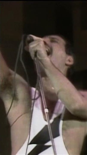 Queen's iconic performance in Rio in 1985 👑⚡️ #queen