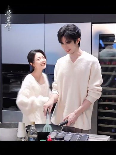 Look, the seed of happiness is sprouting.🌱🥰#ShineonMe #SongWeilong #Zhaojinmai #骄阳似我 #宋威龙 #赵今麦