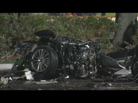Violent, deadly crash shuts down busy Doral street early Friday morning