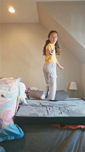 teaching u how to do a back hand spring