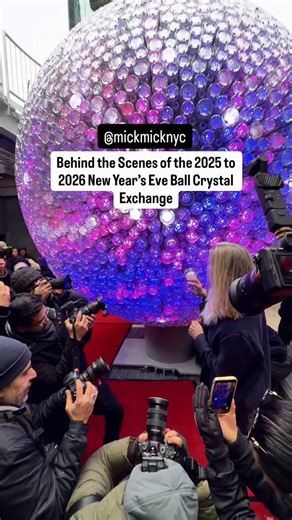 A few behind-the-scenes moments from today as the New Year’s Eve ball crystals at One Times Square transitioned from 2025 to 2026 🥳✨ @onetimessquarenyc x @timessquarenyc 🪩 | New York Mickey