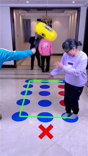 This one-stroke combo challenge is so difficult! Can you do it? #Funny #PartyGames #FamilyChallenge