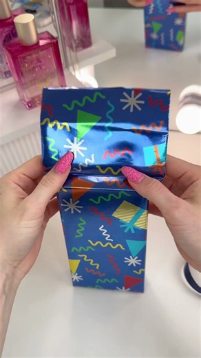 Unique gift wrapping idea! 🎁✨