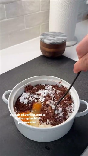 HIGH PROTEIN 🍫 PEPPERMINT MOCHA LAVA CAKE