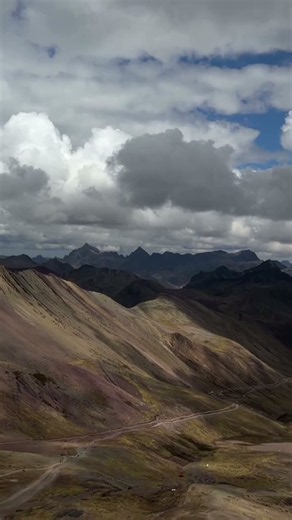 You Finally See Rainbow Mountain at 5,100m 🇵🇪 #rainbowmountain #vinicunca #peruadventure #travel