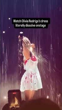 Olivia Rodrigo’s dress dissolved in the rain onstage 😳🌧️ #oliviarodrigo #tour