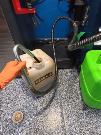 How I Drain Oil From The Oil Drain Does this make me an oil drainer? 🤔 #engineoil #oildrain #usedoil #pov #teknoloji