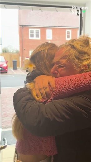 Daughter’s Christmas lunch homecoming stuns her mom