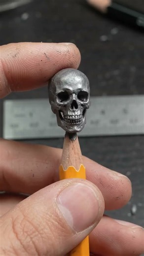 Incredible Micro-Carvings Inside Pencil Graphite