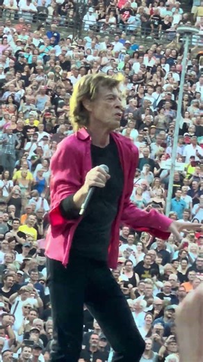 🔥🎤 Rolling Stones show what real rock power looks like at any age! #rollingstones #mickjagger