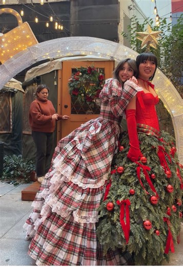 get you a bestie who plays dress up with you (TRUST) 🫵🏻 this is the moment #notsophiesilva #kalitaku #brunch #reveal #barbie