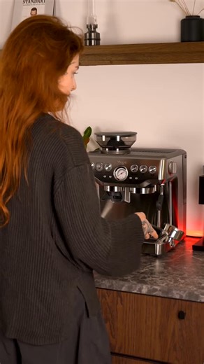 Sage Barista Express – your journey to better coffee starts at home. Built-in grinding, precise extraction and easy control in one sleek machine. Cafe-style espresso, no need to leave the kitchen ☕ | Kofio Europe