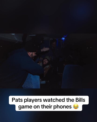 Patriots Celebrate AFC East Championship on Team Bus