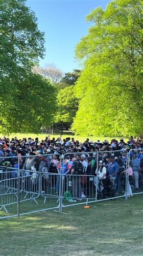 5 minutes before gates open, 90 minutes before first ball. Wowee Christchurch LOVES their cricket ❤️🖤
