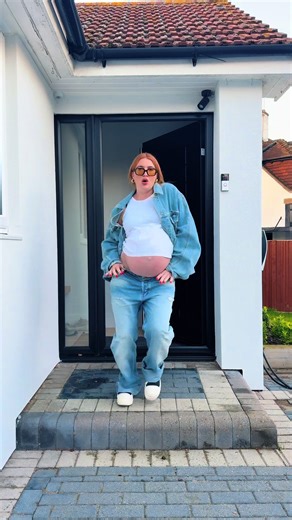 Walking into 2026 like……still pregnant 🤰 No baby yet! What date do you all think she is going to arrive? 👶